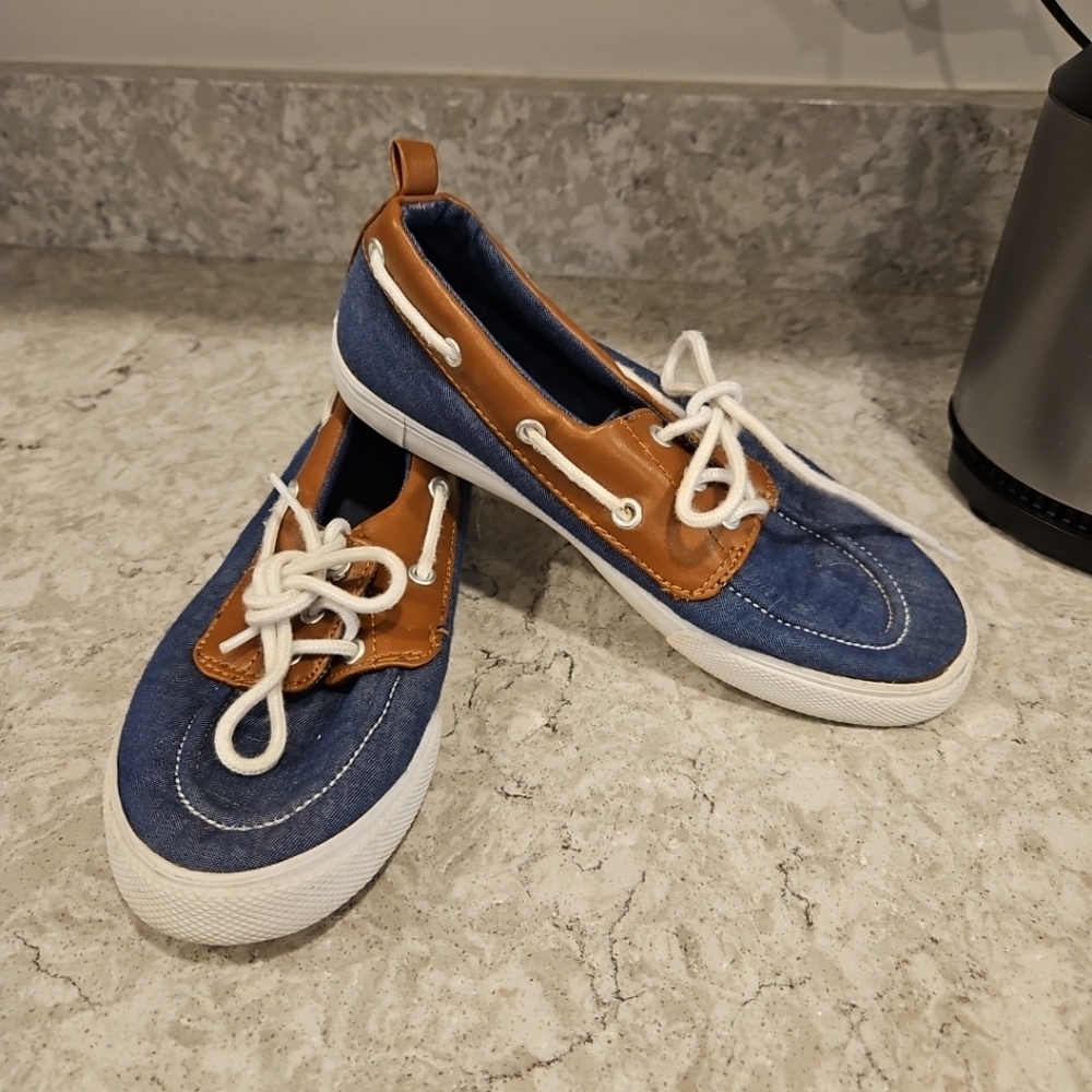 Crazy 8 Boys Chambray Blue/ Brown Slip On Boat Shoes- Size 3 Big Boy